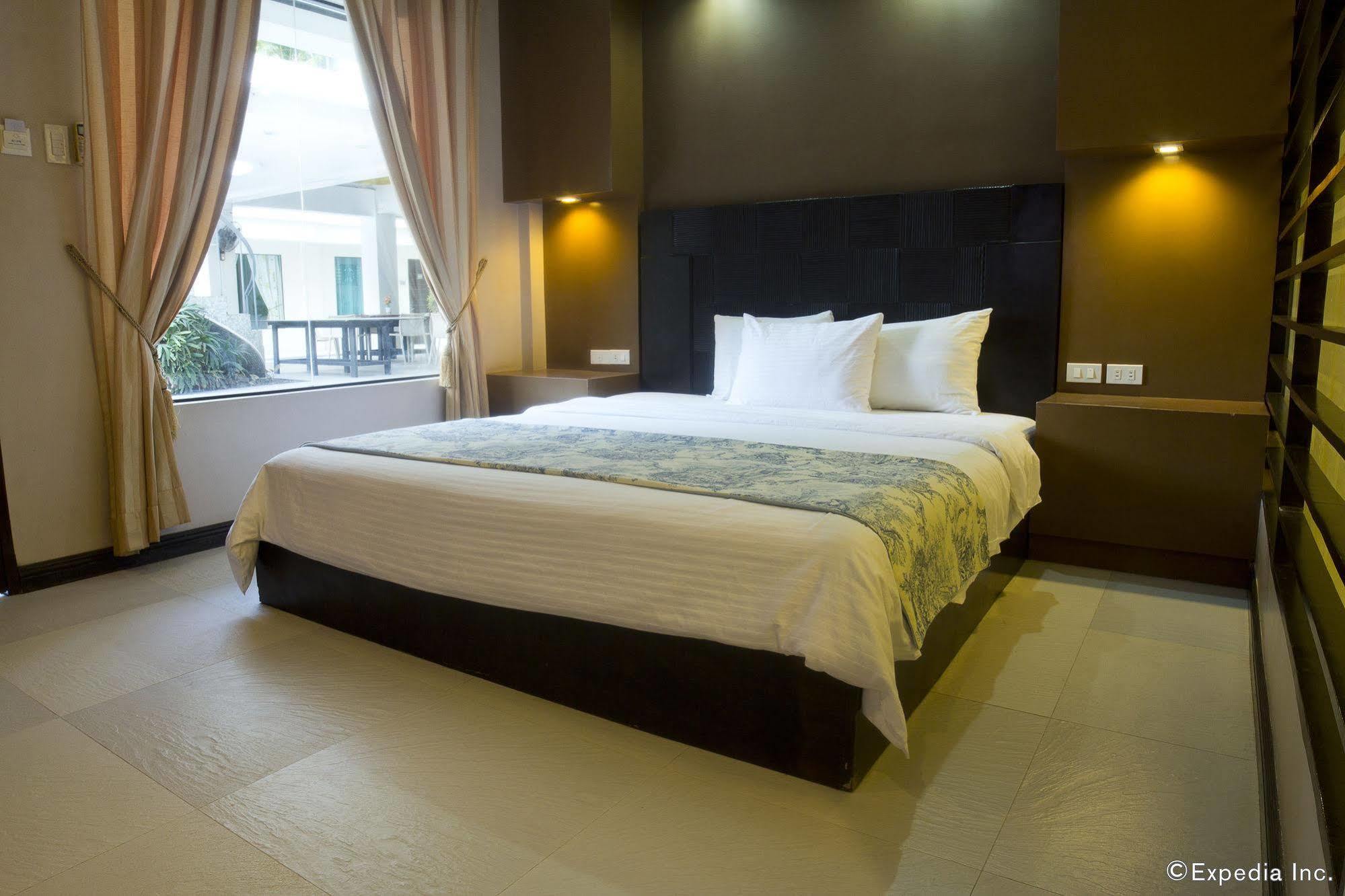 Erus Suites Hotel Boracay Manoc-Manoc Exteriör bild