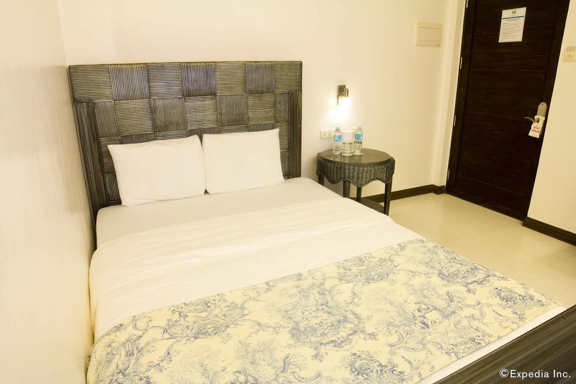 Erus Suites Hotel Boracay Manoc-Manoc Exteriör bild